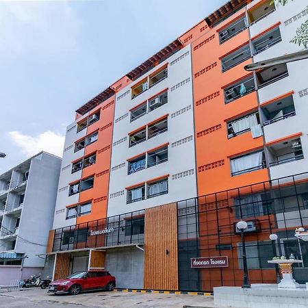 Alanda Hotel & Apartment Бангкок Экстерьер фото