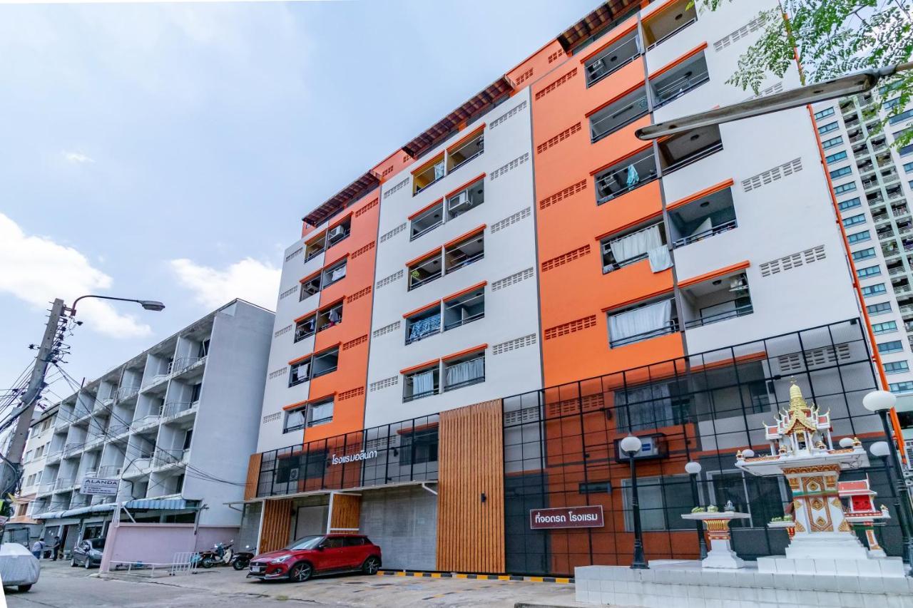 Alanda Hotel & Apartment Бангкок Экстерьер фото