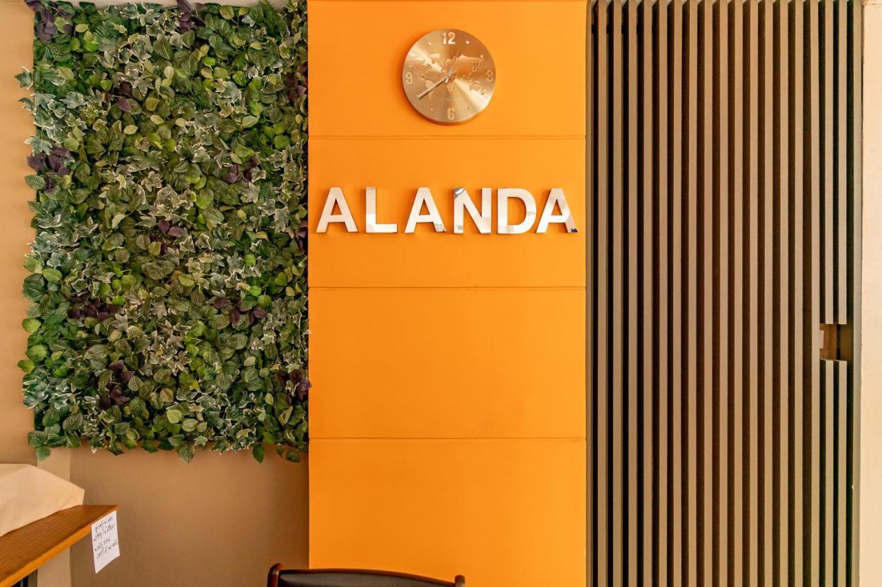 Alanda Hotel & Apartment Бангкок Экстерьер фото